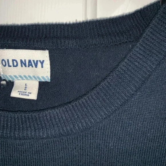 🌟Old Navy Crew Neck🌟 - Picture 2 of 4